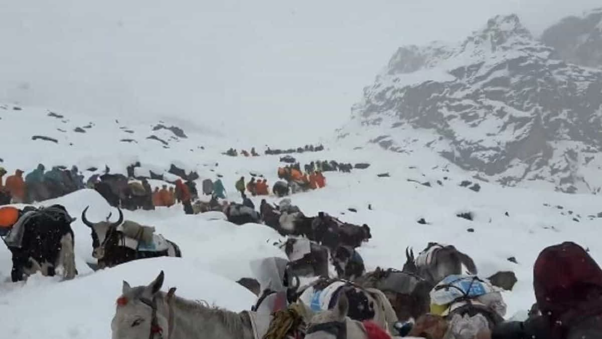 Environ 600 personnes se retrouvent coincées au sommet de l'Everest à cause d'un violent blizzard